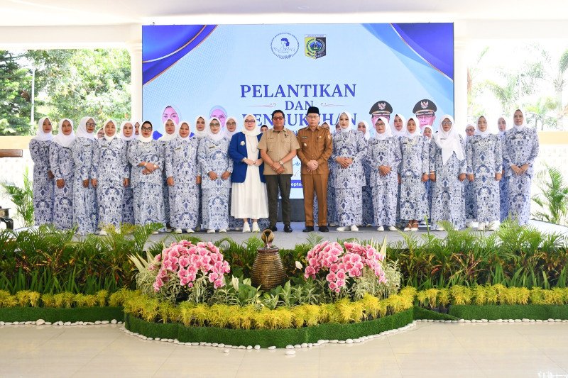 Foto Bersama Bupati Lombok Timur, Drs. H. Haerul Warisin, M.Si; Wabup Ir. Moh. Edwin Hadiwijaya, MM, Ketua Sri Mahyu Wardani, SP & Pengurus DPC IWAPI Lombok Timur periode 2026–2031, Saat Pelatihan Serta Pengukuhan Ketua & Pengurus DPC IWAPI Lombok Timur, Senin (7/9/2026) (Dok. Pribadi) Foto Bersama Bupati Lombok Timur, Drs. H. Haerul Warisin, M.Si; Wabup Ir. Moh. Edwin Hadiwijaya, MM, Ketua Sri Mahyu Wardani, SP & Pengurus DPC IWAPI Lombok Timur periode 2026–2031, Saat Pelatihan Serta Pengukuhan Ketua & Pengurus DPC IWAPI Lombok Timur, Senin (7/9/2026) (Dok. Pribadi)